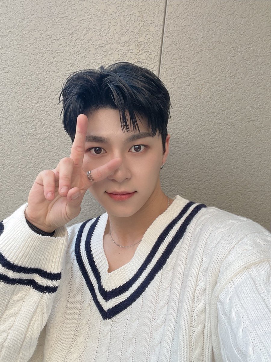 FCLIVE_official's tweet photo. #WeNU PREMIUM LIVE in OSAKA

［📸 #SUNGHWAN］
2部は17時からです💜💙🤎
📍FCLIVE OSAKA

当日券も販売します！
素敵なライブを見に来てください🫶🎶

前売り券もお早めに👇‼︎
🔗 https://t.co/KhAaEnXkg3

#위앤유
#大阪 #OSAKA #鶴橋 #コリアタウン #KPOP #FCLIVE #ライブ #公演 https://t.co/jd5Npfroou