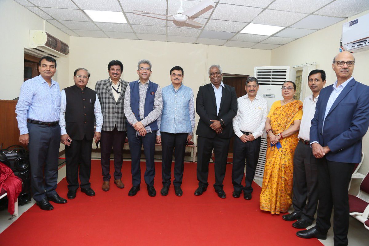 Hon’ble FM Smt @nsitharaman attending #RozgarMela at Chennai, the recruitment drive to provide government jobs to 10 lakh personnel . Chairman CBIC Sh. Vivek Johri, Chairman @IncomeTaxIndia Sh. NitinGupta and senior officials of both Boards are also present at the event. I