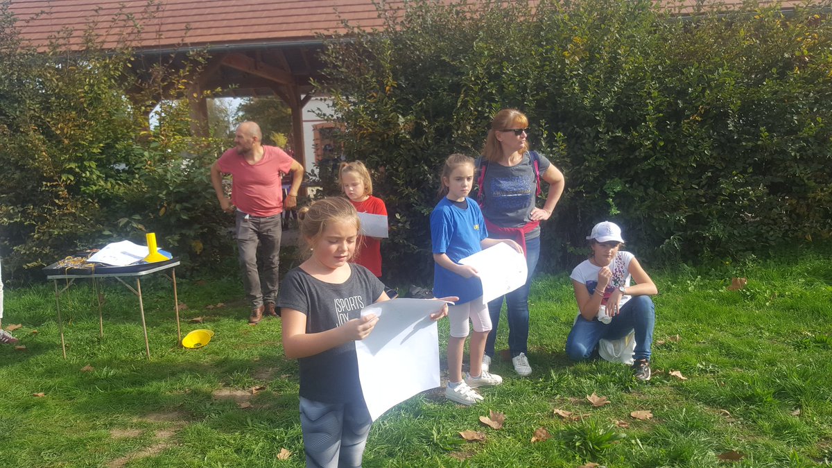 Mercredi 19 octobre 🌝: journée Usep HTS à Cosne avec Bourbon, Ainay, Buxières, Coulandon et Cosne. 50 enfants au total.
Au programme : randonnée à la Rible, course d'orientation et initiation à l'utilisation de boussoles.
Des enfants heureux de partager!