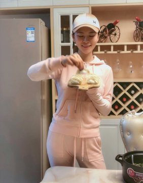 xiaobao53807338's tweet photo. Dumplings made with Mom and Dad https://t.co/J6vnX1tH10