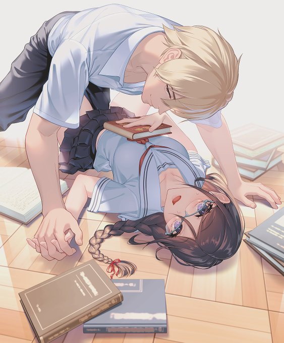 先輩♀の秘密を知った後輩♂ 