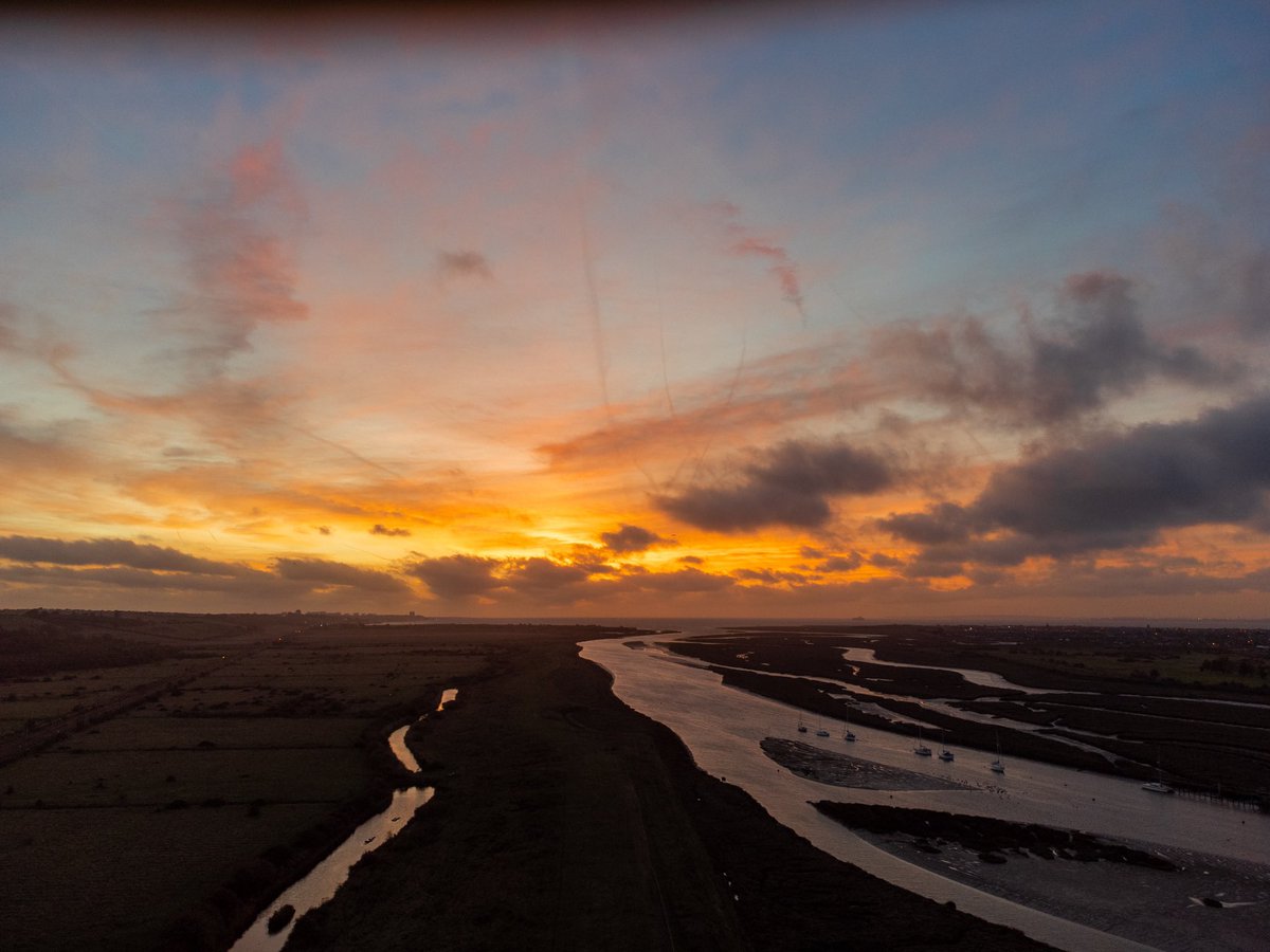 DAFlysDrones's tweet photo. Sunrise over Benfleet creek.  

#dji #arealphotography #drone #djimini3 #dronelife #dronephotography #picoftheday #essexphotographer #photography  #dronestagram #exploringessex  #sunrise #sun #creek #benfleet #yachts #hadleighray #hadleighessex https://t.co/MSXoq9VPzD
