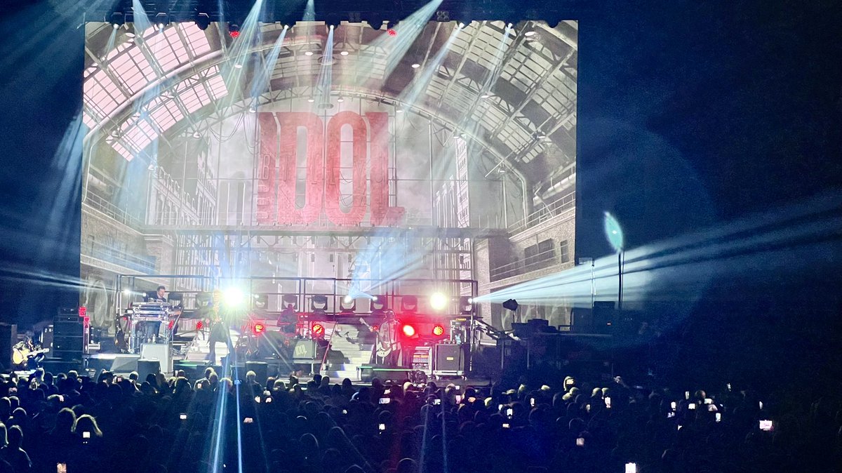 alistairgilli10's tweet photo. Great night of live music @OVOHydro with @toyahofficial @Killingjokeband and @BillyIdol #livemusic #glasgow #MUSICFUNLIVE #punk #gig https://t.co/ByLAYSoABY