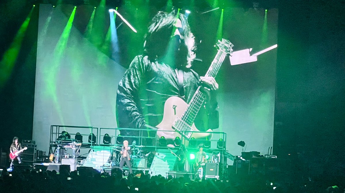 alistairgilli10's tweet photo. Great night of live music @OVOHydro with @toyahofficial @Killingjokeband and @BillyIdol #livemusic #glasgow #MUSICFUNLIVE #punk #gig https://t.co/ByLAYSoABY