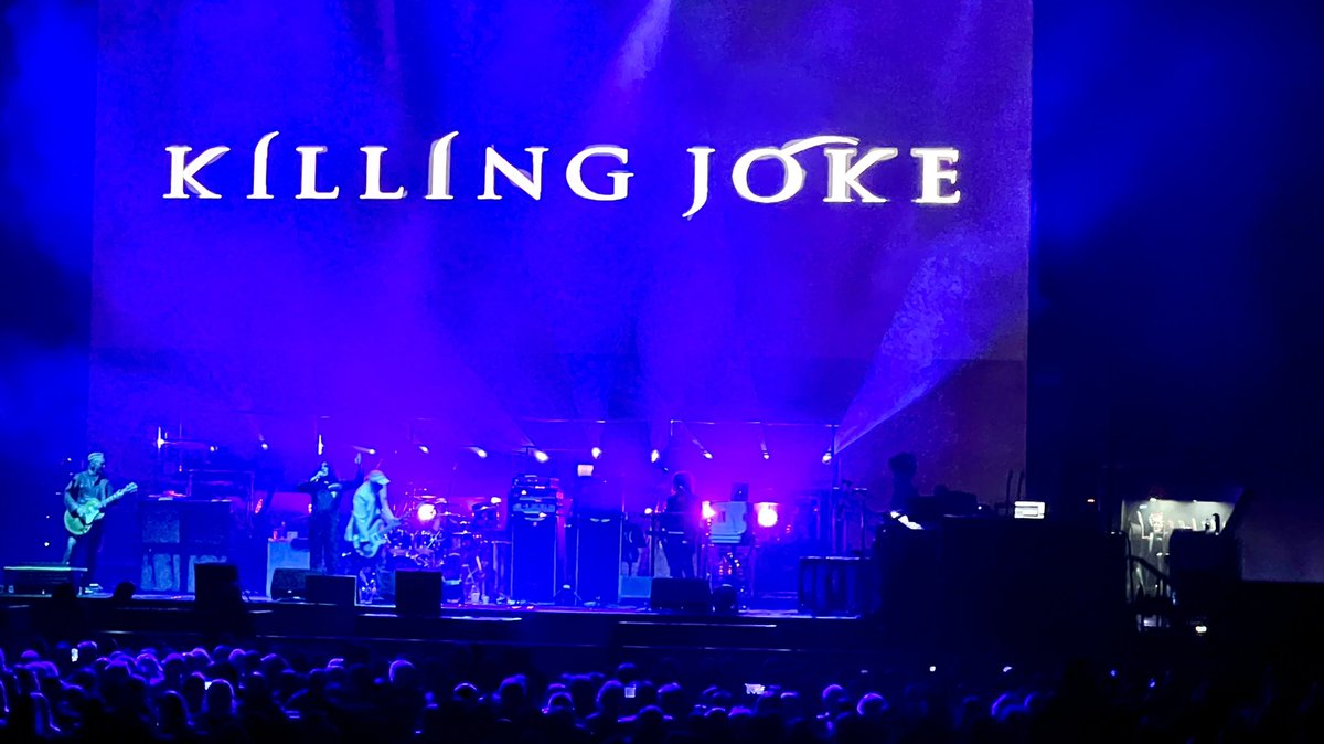 alistairgilli10's tweet photo. Great night of live music @OVOHydro with @toyahofficial @Killingjokeband and @BillyIdol #livemusic #glasgow #MUSICFUNLIVE #punk #gig https://t.co/ByLAYSoABY
