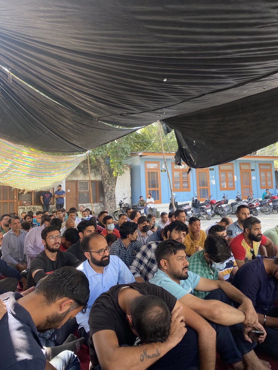 rowdybabyyy's tweet image. કાલા તંબુ કાલી દિવાળી

અમે કાશ્મીરી પંડિતોની વાર્તા

@narendramodi @AmitShah 
#KashmiriPandits #PMPackageEmployees #BlackDiwaliForKashmiriPandits