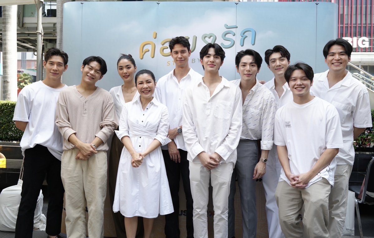 WEED_ENT's tweet photo. "ดี ฮัพ เฮ้าส์" จับมือ "จัสท์อัพ" สานต่อความแรง บวงสรวง เปิดตัวซีรีส์ เรื่องแรก #ค่อยๆรัก #StepByStep

Link 👉 https://t.co/GZFZu5UwQa 💕

PILOT ซีรีส์ :  https://t.co/i6uvspKxyC

#บวงสรวงค่อยๆรัก #ManTrisanu #BenBunyapol #bbenlk #uppoompat #DeeHubHouse #JustUp https://t.co/P4I40Wx3o0