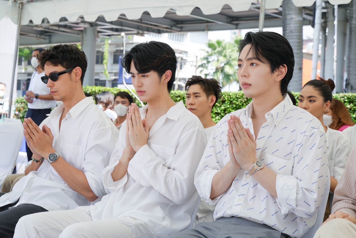 WEED_ENT's tweet photo. "ดี ฮัพ เฮ้าส์" จับมือ "จัสท์อัพ" สานต่อความแรง บวงสรวง เปิดตัวซีรีส์ เรื่องแรก #ค่อยๆรัก #StepByStep

Link 👉 https://t.co/GZFZu5UwQa 💕

PILOT ซีรีส์ :  https://t.co/i6uvspKxyC

#บวงสรวงค่อยๆรัก #ManTrisanu #BenBunyapol #bbenlk #uppoompat #DeeHubHouse #JustUp https://t.co/P4I40Wx3o0