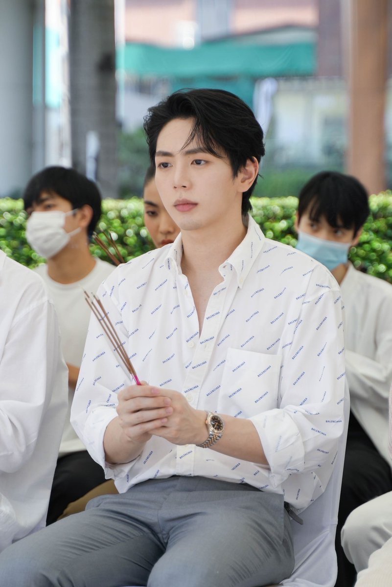 WEED_ENT's tweet photo. "ดี ฮัพ เฮ้าส์" จับมือ "จัสท์อัพ" สานต่อความแรง บวงสรวง เปิดตัวซีรีส์ เรื่องแรก #ค่อยๆรัก #StepByStep

Link 👉 https://t.co/GZFZu5UwQa 💕

PILOT ซีรีส์ :  https://t.co/i6uvspKxyC

#บวงสรวงค่อยๆรัก #ManTrisanu #BenBunyapol #bbenlk #uppoompat #DeeHubHouse #JustUp https://t.co/P4I40Wx3o0