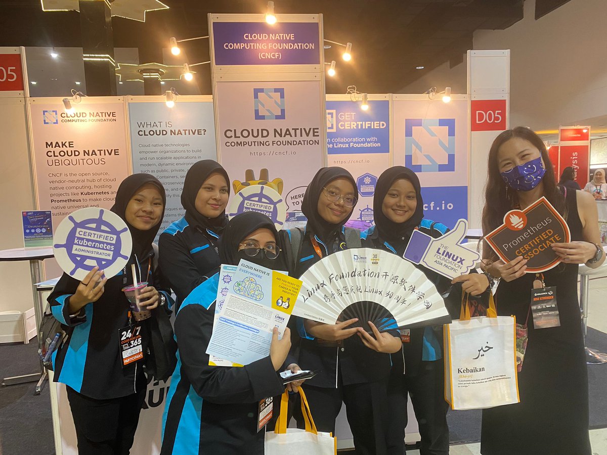 ApacLinux's tweet image. Your last chance to win the top prize at CNCF booth in JOMLAUNCH!