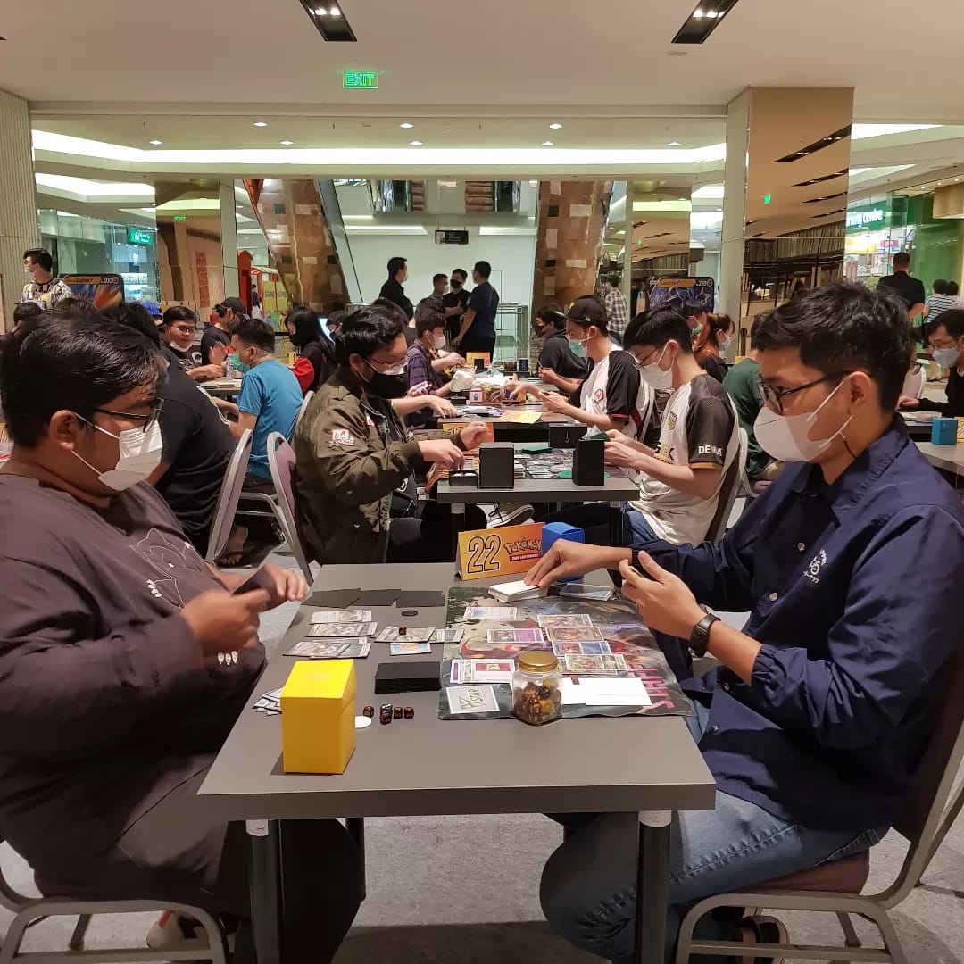 MalTamanAnggrek's tweet photo. Hi Trainers!

Keseruan Pokemon Turnamen di The Kitchen Area. Banyak hadiah menarik loh! Mulai dari ewallet, booster box, sampai mystery prize! Turnamen dimulai tanggal 22 – 23 Oktober 2022.

#AyoMainPokemon
#RegionalLeague
#MalTamanAnggrek
#KartuPokemon https://t.co/6kBzBKkB9L