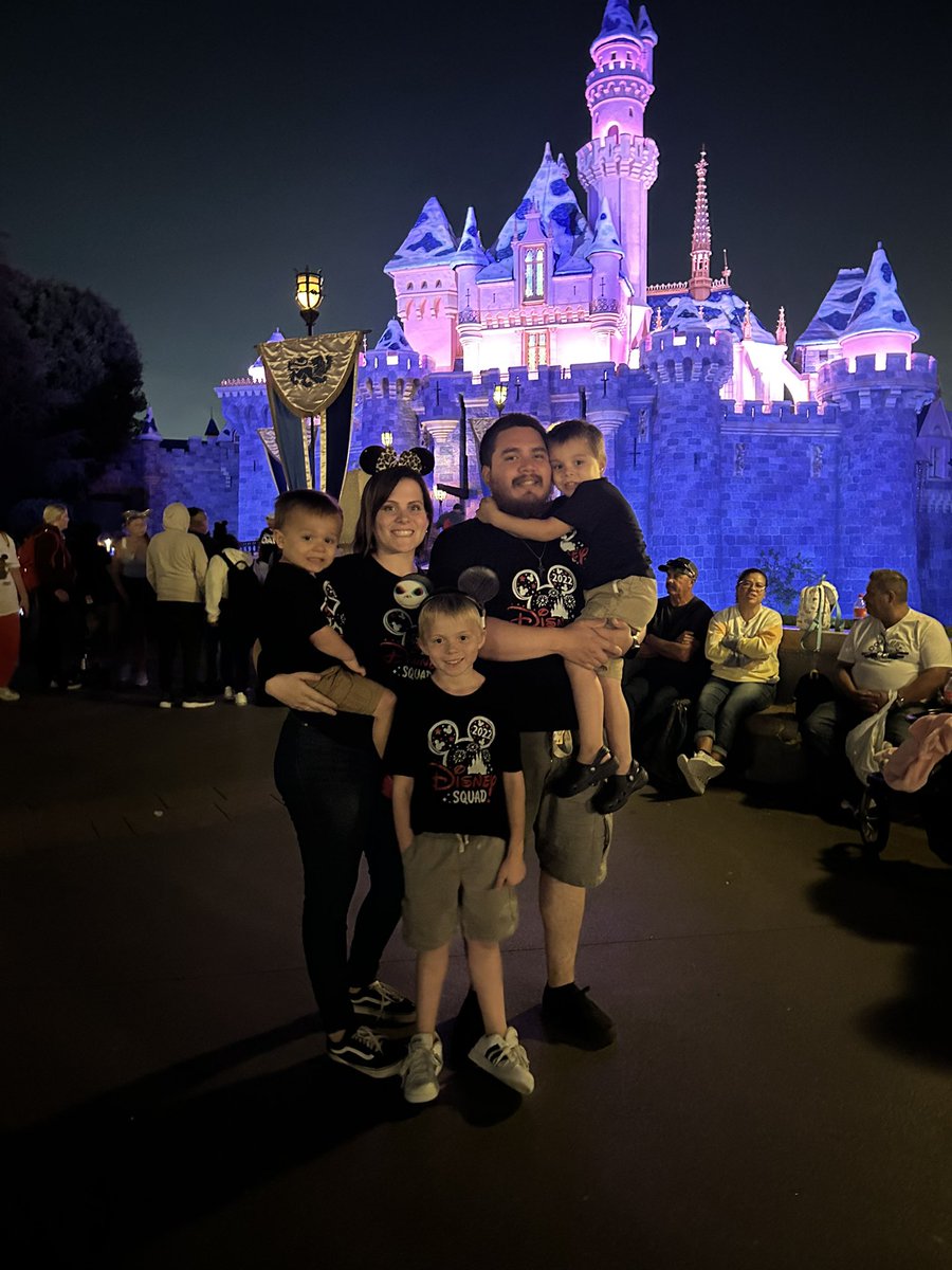 RashellShell25's tweet image. Happiest place on earth they say 🥰