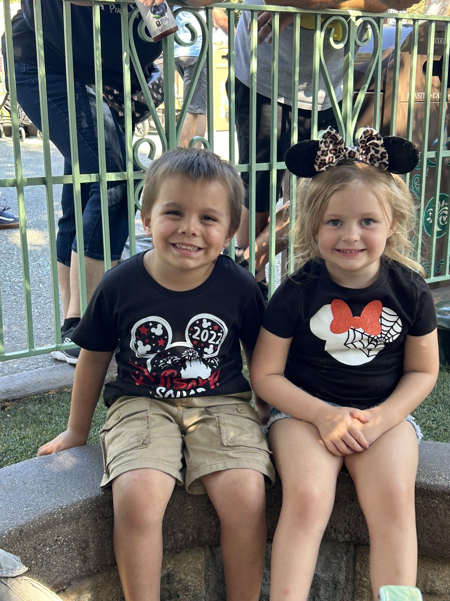 RashellShell25's tweet image. Happiest place on earth they say 🥰