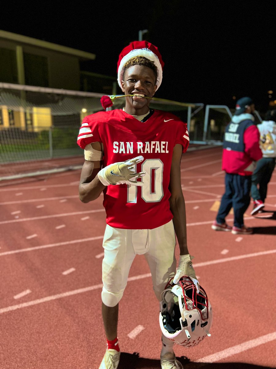 👑 Homecoming 👑

Shoutout to O’Marion Beard for being named to this years’ homecoming royalty!

O had himself a night on the field as well

- 6 first downs
- 7 receptions 
- 133 yards (19 YPC)
- 1 Touchdown
- 1 INT

<a href="/omarion_beard/">Omarion Beard</a> <a href="/SanRafaelFB/">San Rafael Football</a> <a href="/westcoastpreps_/">West Coast Preps</a> <a href="/marinij_sports/">Marin IJ Sports</a>
