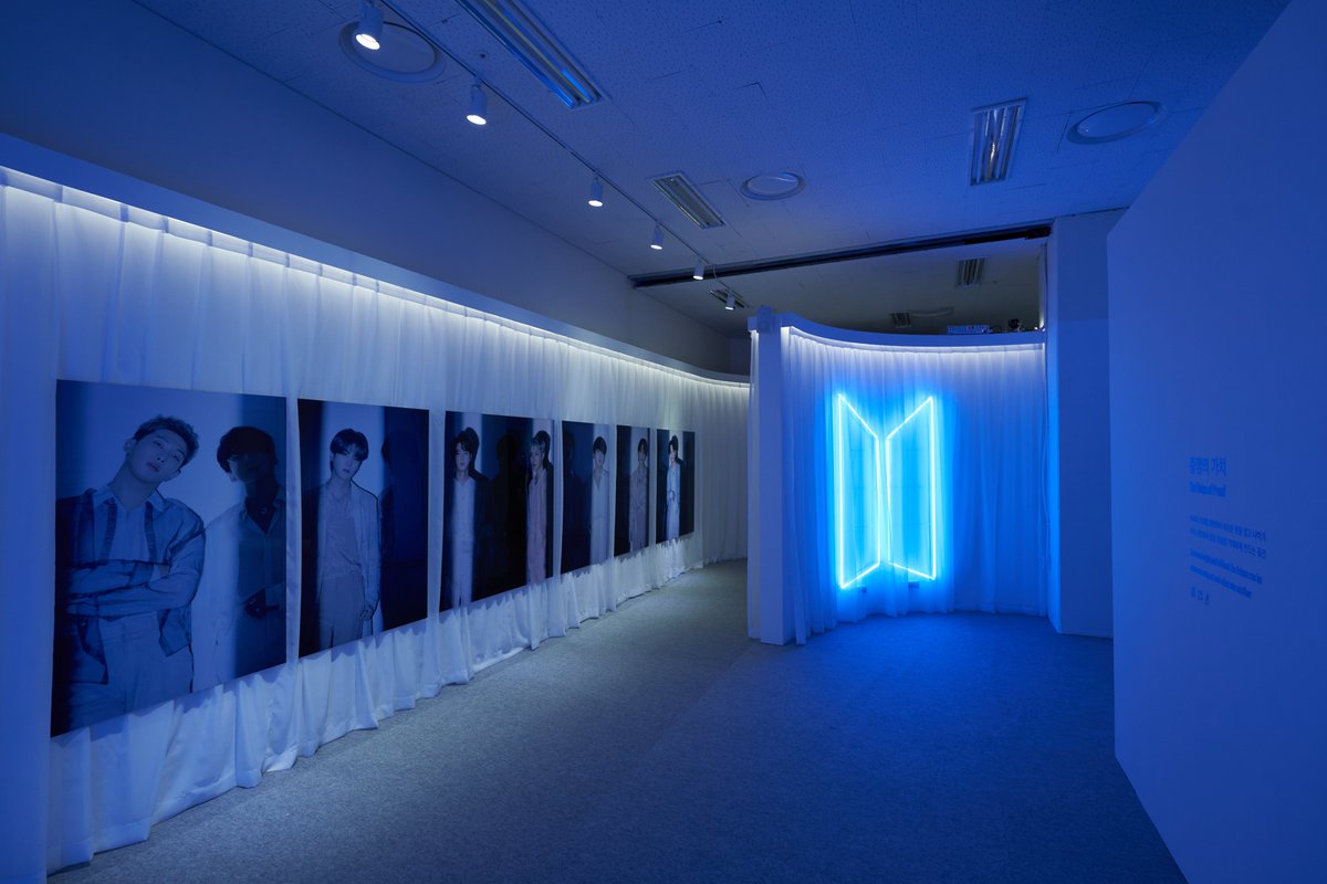 riika77823706's tweet photo. BTS EXHIBITION Proof韓国釜山展示会会場の
写真が公開されました!
すごい!!東京もこんな感じかな??
写真はこちら⬇️
https://t.co/j1SNFKtGLk
#BTS #BTSARMY #proof展示会 #BTSEXHIBITIONProof #BTS_Proof https://t.co/FjBsatF5Hh