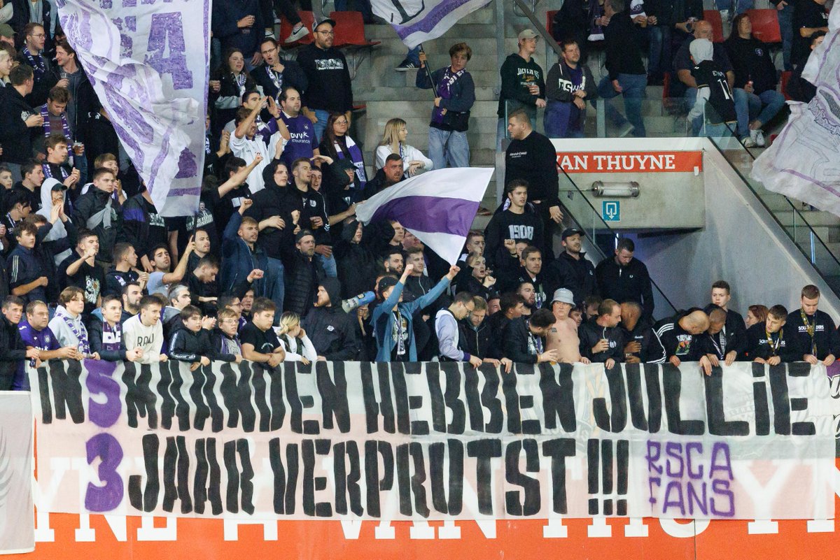 nieuwsbladsport's tweet photo. Anderlecht-fans eisen met petitie ontslag Felice Mazzu én verandering in bestuurskamer: “Kuis deze mesthoop alstublieft uit!” https://t.co/KlsvxK01M5 https://t.co/Ly7JIcKNGQ