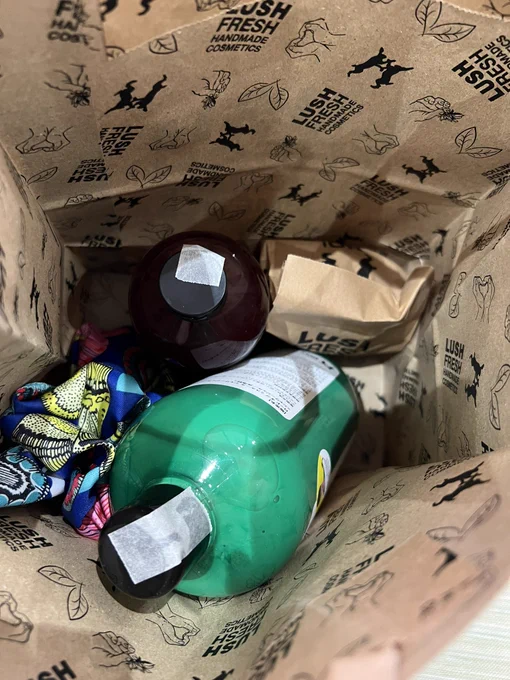 LUSHでボディーソープまとめ買い〜好きな香りは1キロ買ったいやほら…来年この香りが出るか分からんじゃん…? 