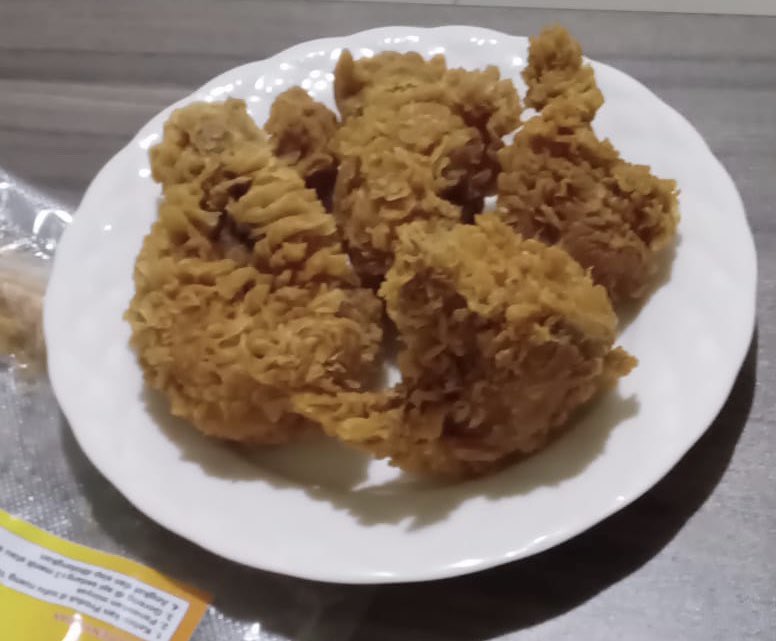 Keponakan mencoba jualan frozen food… sebagai Tante yg baik, ai support maksimal… harga 35rb an dan kata 2 anak lanang dirumah.. rasanya enaaak… kyk ayam goreng di kantin SMA… 🤣🤣