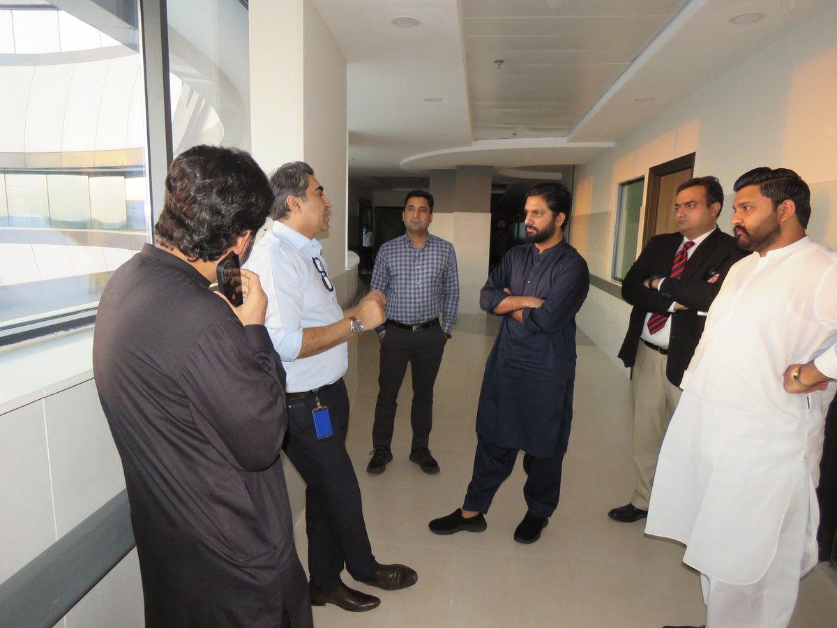 BuchHospital's tweet photo. Renowned journalist & GEO TV anchor Mr. Salim Safi visited BIH along with Mr. Salman Naeem – Ex. MP. The distinguished guests were given a tour of the facility and briefed on the hospital's various aspects and services.
#BIH #BuchHospital #commissionermultan #qualityhealth https://t.co/jFHVhn4khg
