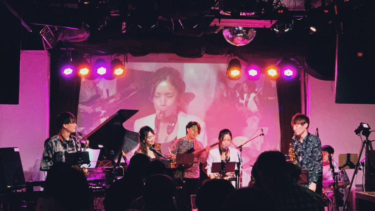 Tenta_Sax's tweet photo. 昨日はAlto Summitありがとうございました！
東西サックスが集う超豪華企画すごい盛り上がりでした🔥
僕関西人ですが東京で活動してるので東サイドで笑
個性が爆発しつつもがっつりアンサンブルするアルト4管、必聴です！
写真拝借します！
アーカイブ11/4まで！
https://t.co/e23vnTxcDU
#AltoSummit https://t.co/STjxY7GPq0