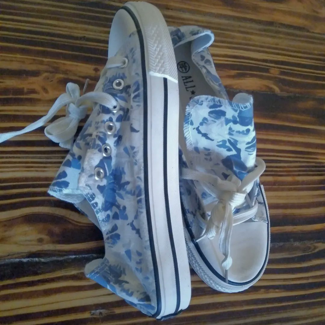 thimerchstore's tweet photo. 👟Crème Rubbers/ Converse boots🔥🔥. 
📌 Star Mall opposite Eastmatt TomMboya st, Ground floor G11. 
All sizes, colours  available talk to us..
Ksh1000-1500
Delivery Countrywide!
#presidentuhurukenyatta 
#Eliudowalo 
#MigunaMiguna https://t.co/x3b4qBDNEA