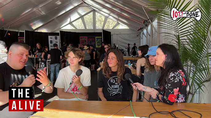 1077TheBone's tweet photo. "I wouldn't play any other genre" 🤘🎤🎸
Check out #TheAlive's full interview with @chasta & @BabyHuey83 at #AfterShock ➡️ https://t.co/asSRPSoUoK https://t.co/gj74pwrODJ
