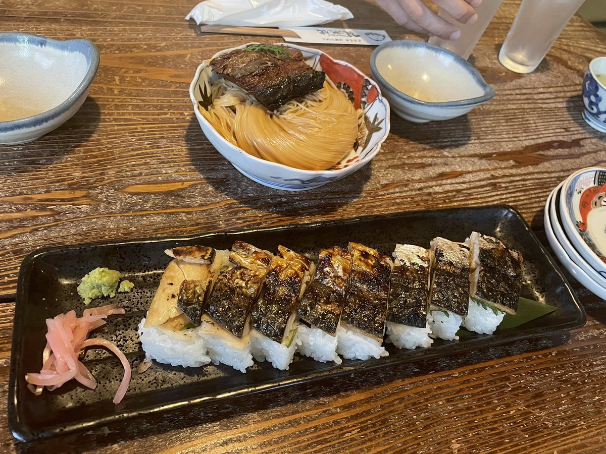 jin_comma1990's tweet photo. 長浜観光！
焼鯖寿司👊🏻 https://t.co/vcO5Bg8JDB