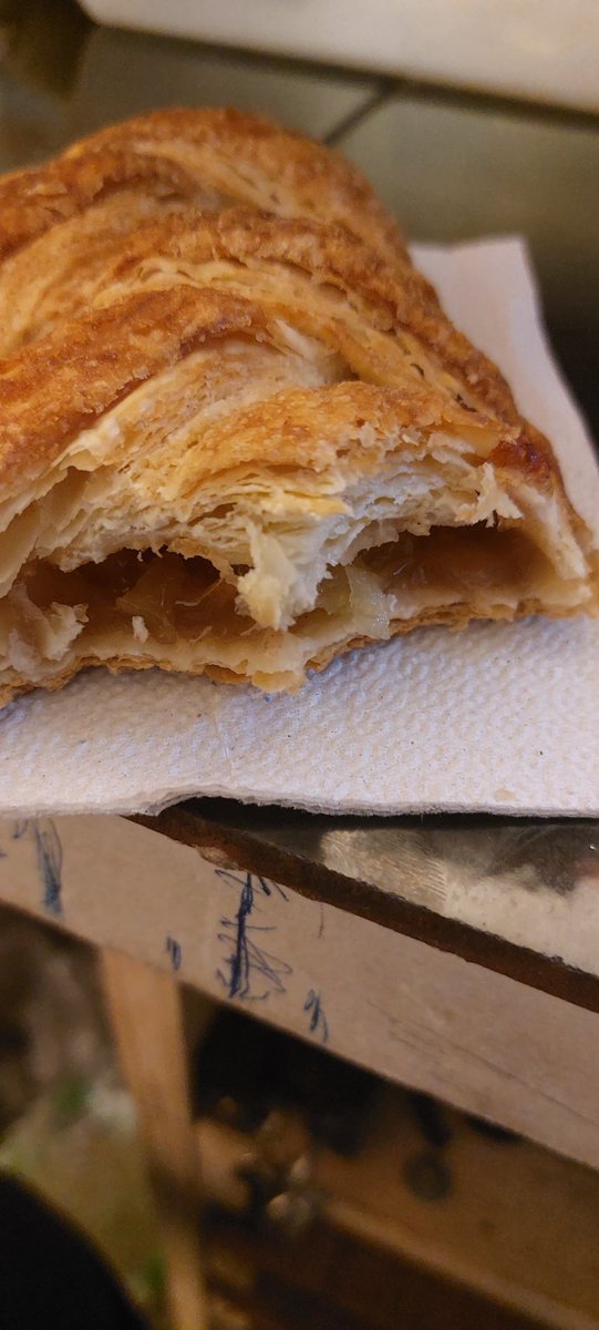 arraskiithO's tweet photo. Que desagradable @Costco encontrarse uñas dentro de la panadería 🤮 como porque uñas dentro de sus productos, no hay chequeo antes??? Muy mal esto es de #Costco Puebla, ojalá @Profeco haga algo #CostcoWholesale #Comida #food #mexico #malahigiene #uñas https://t.co/yBwpT78DiK