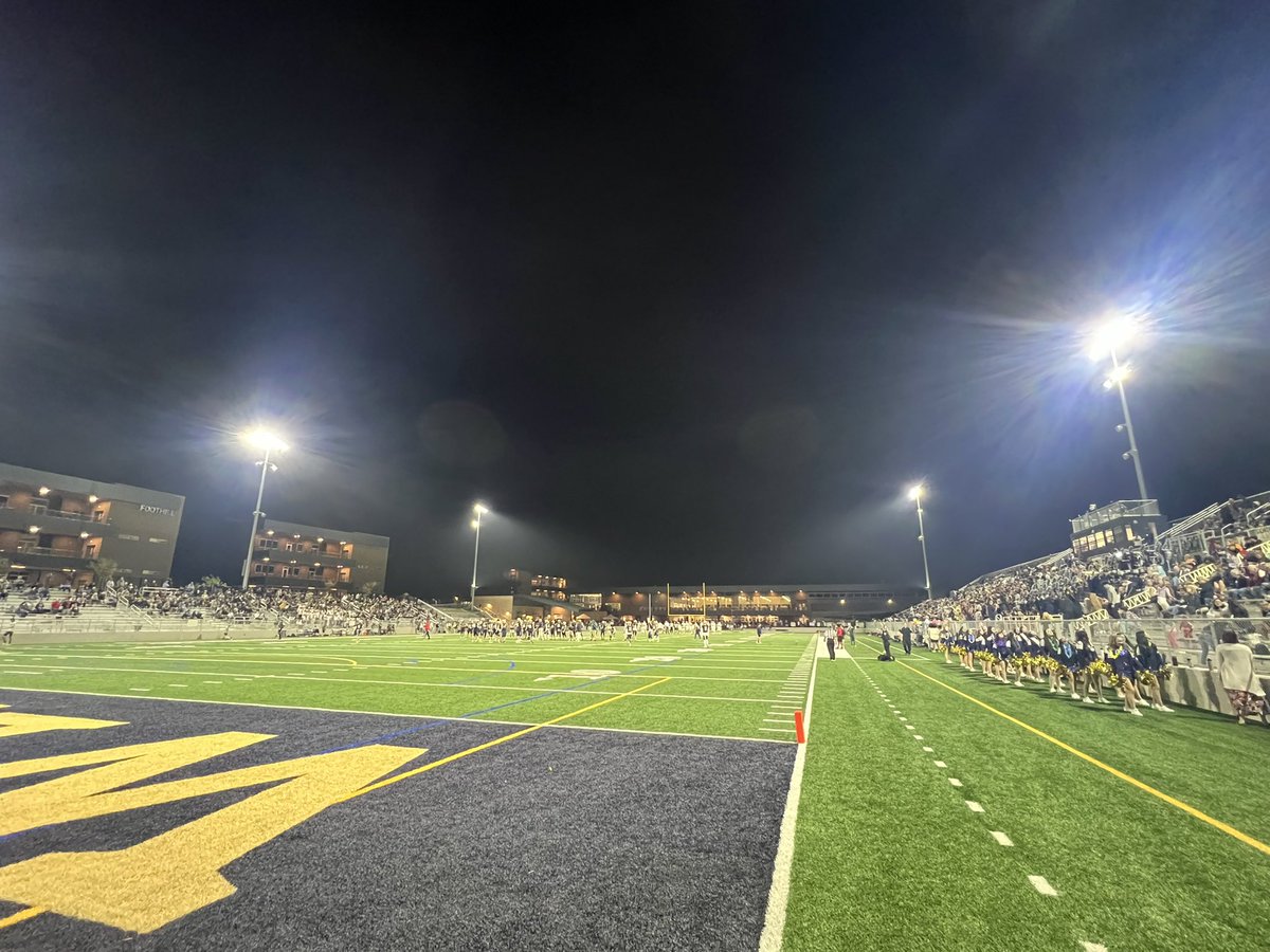 cameronsalerno1's tweet photo. West Park High School has the best football stadium in Northern California. Feels like a college. https://t.co/dgONgOiV56