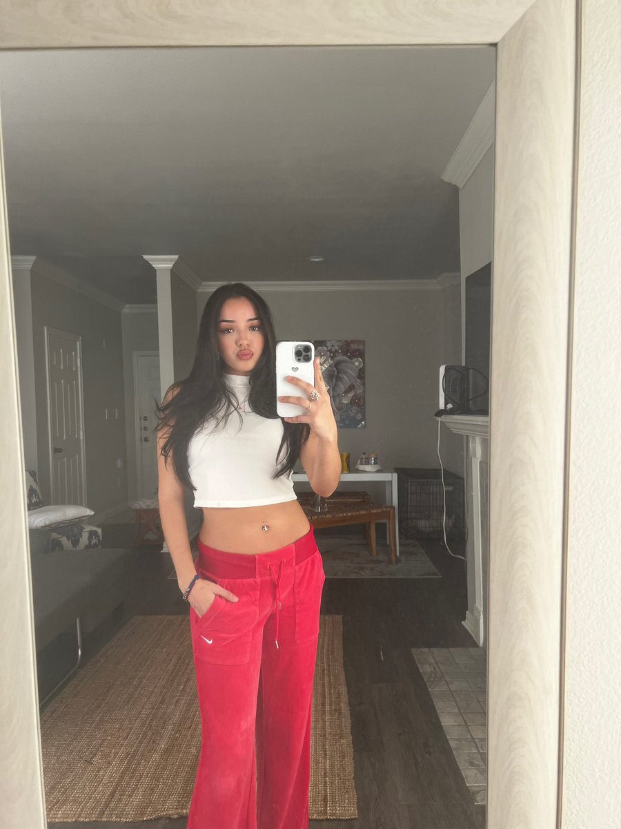 nyahreyess's tweet photo. having a moment https://t.co/b6ljPcH5jF