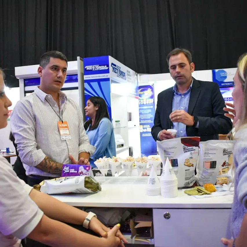 KiosquerosDeRos's tweet photo. Visitamos la inauguración #fiar2022 junto al secretario de comercio provincial @JMAviano compartimos con colegas expositores entidades empresarias del sector el comercio y los servicios Experiencias e inquietudes referidas a los comercios de cercanía de la provincia de Santa fe . https://t.co/OTdALnGdNK