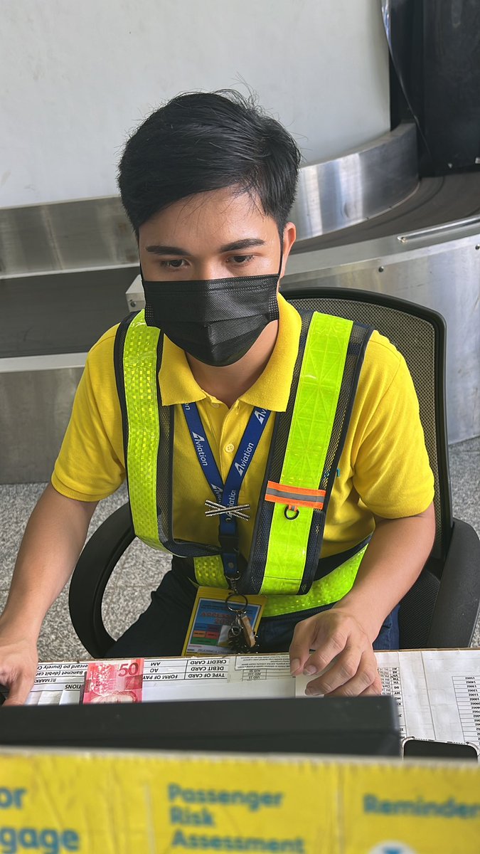 tjaytoniandguy's tweet photo. Shout out to Felicisimo Cabato Jr of @CebuPacificAir Puerto Princesa departure counter for being so accomodating and being so helpful to your passengers!!! 👏🏻👏🏻👏🏻 https://t.co/3pk46zv18I