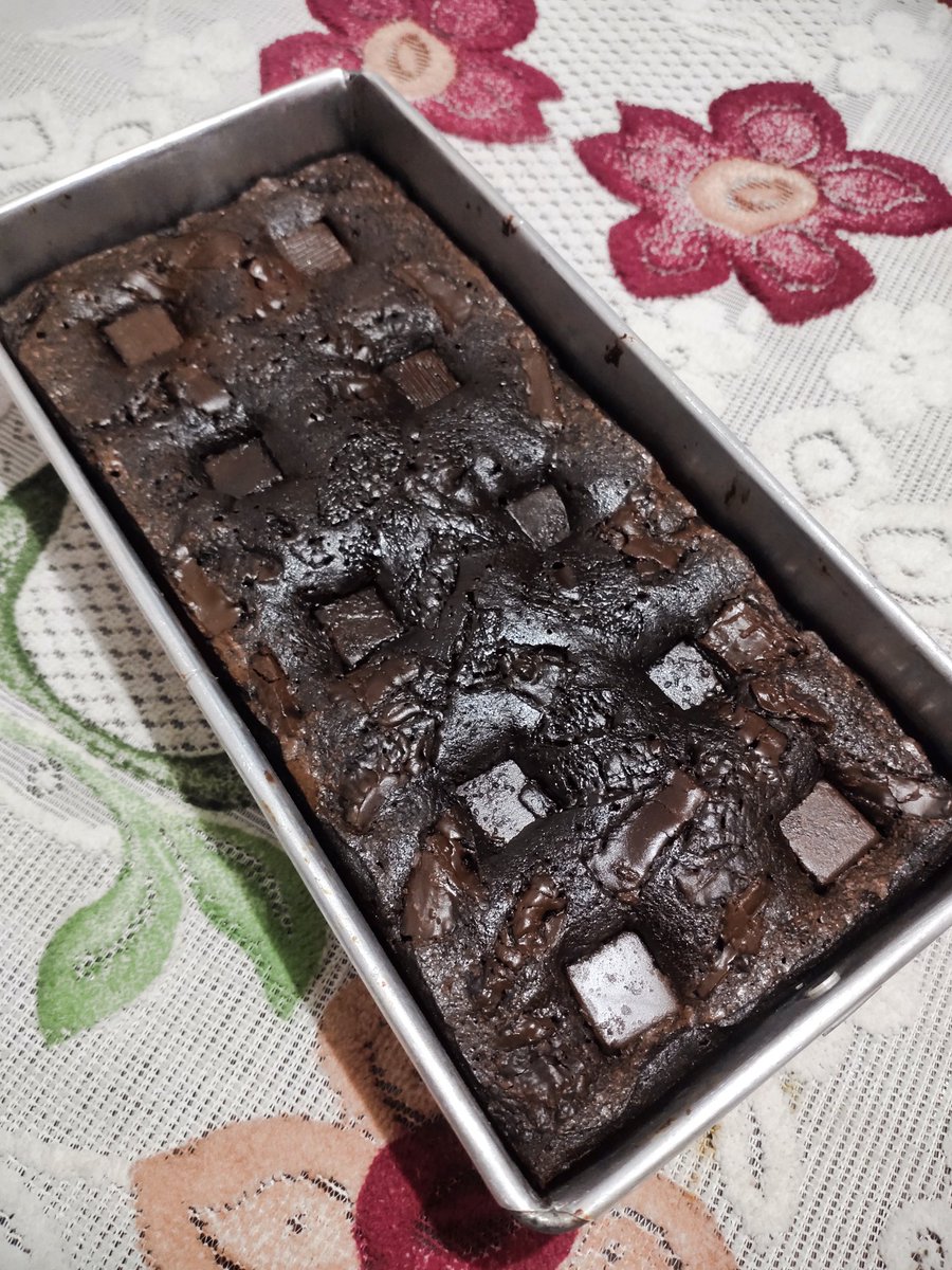 livinwonderwall's tweet photo. ✨ BROWNIES INSTAN PANGGANG TANPA OVEN, CUMA MODAL TEFLON! ✨

aku mau share cara simple buat bikin brownies yg crunchy diluar tp melted didalam cuma modal kompor dan teflon, cocok buat kalian yg gapunya oven di rumah! 🤤

- a thread - https://t.co/lbjGmksSFm
