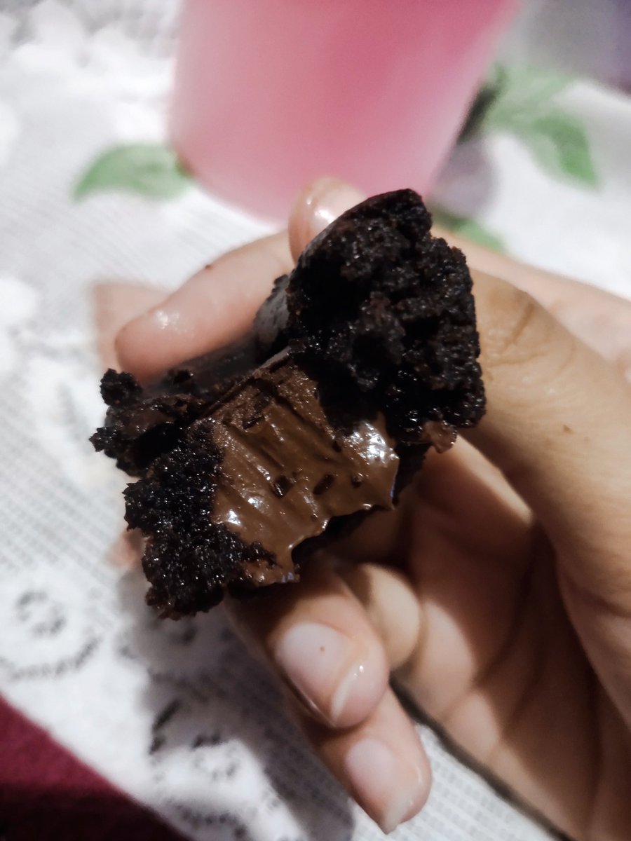 livinwonderwall's tweet photo. ✨ BROWNIES INSTAN PANGGANG TANPA OVEN, CUMA MODAL TEFLON! ✨

aku mau share cara simple buat bikin brownies yg crunchy diluar tp melted didalam cuma modal kompor dan teflon, cocok buat kalian yg gapunya oven di rumah! 🤤

- a thread - https://t.co/lbjGmksSFm