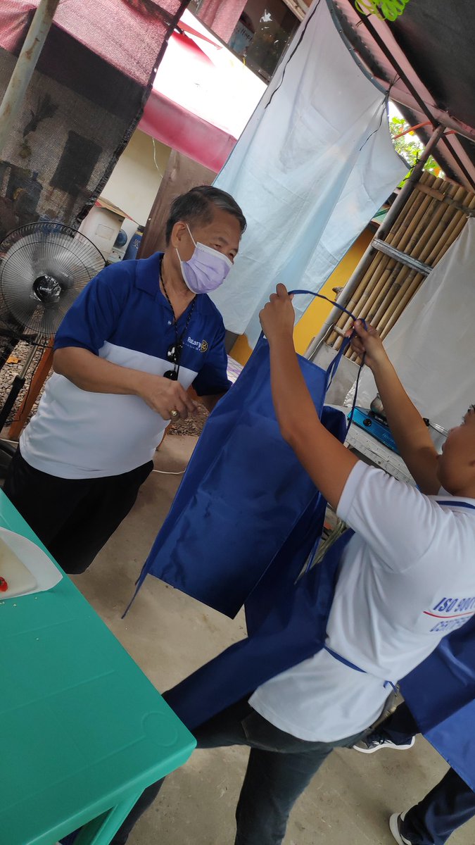 RCSanFernandoLU's tweet photo. Day 2 of the Seaweed Soap and Pickles Training with the Innerwheel Club of San Fernando La Union, DMMMSU, and DOERs at Barangay Dalumpinas Oeste. #rcsflu #rotaryinternational #imaginerotary #d3790 https://t.co/KN8CCzUn3H