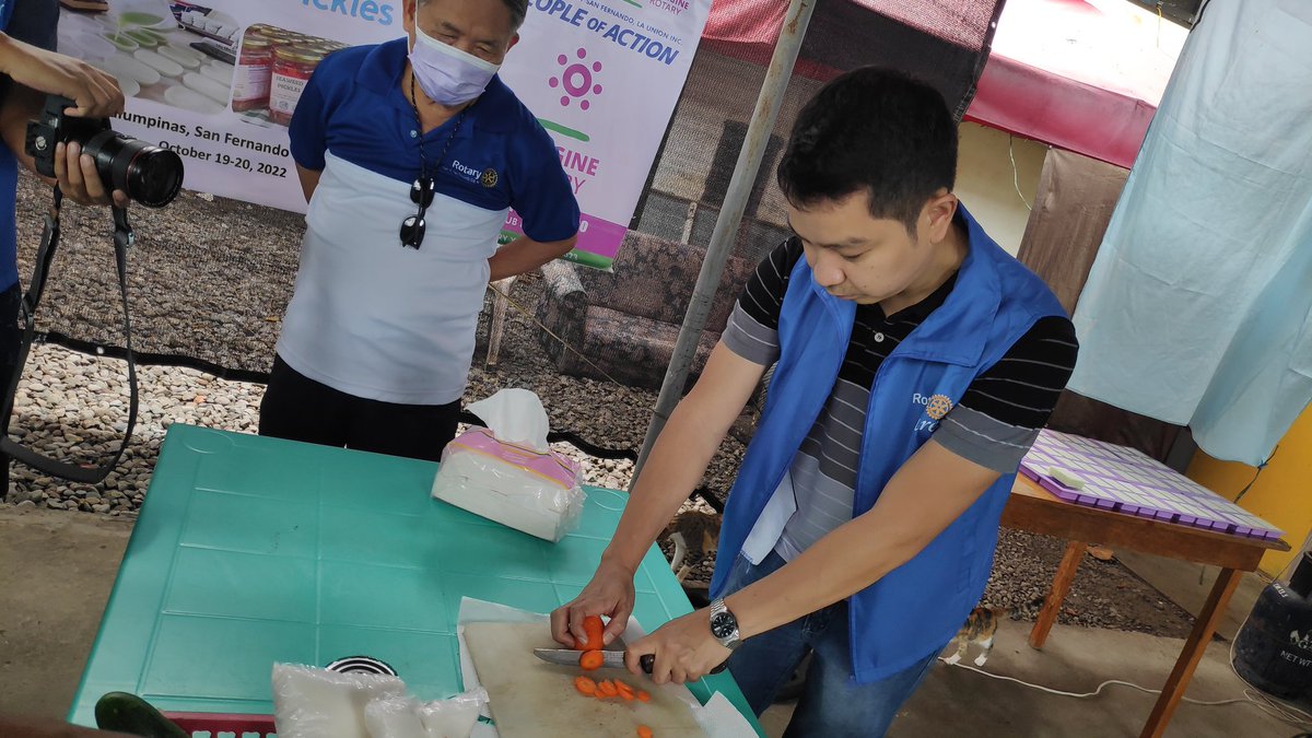 RCSanFernandoLU's tweet photo. Day 2 of the Seaweed Soap and Pickles Training with the Innerwheel Club of San Fernando La Union, DMMMSU, and DOERs at Barangay Dalumpinas Oeste. #rcsflu #rotaryinternational #imaginerotary #d3790 https://t.co/KN8CCzUn3H