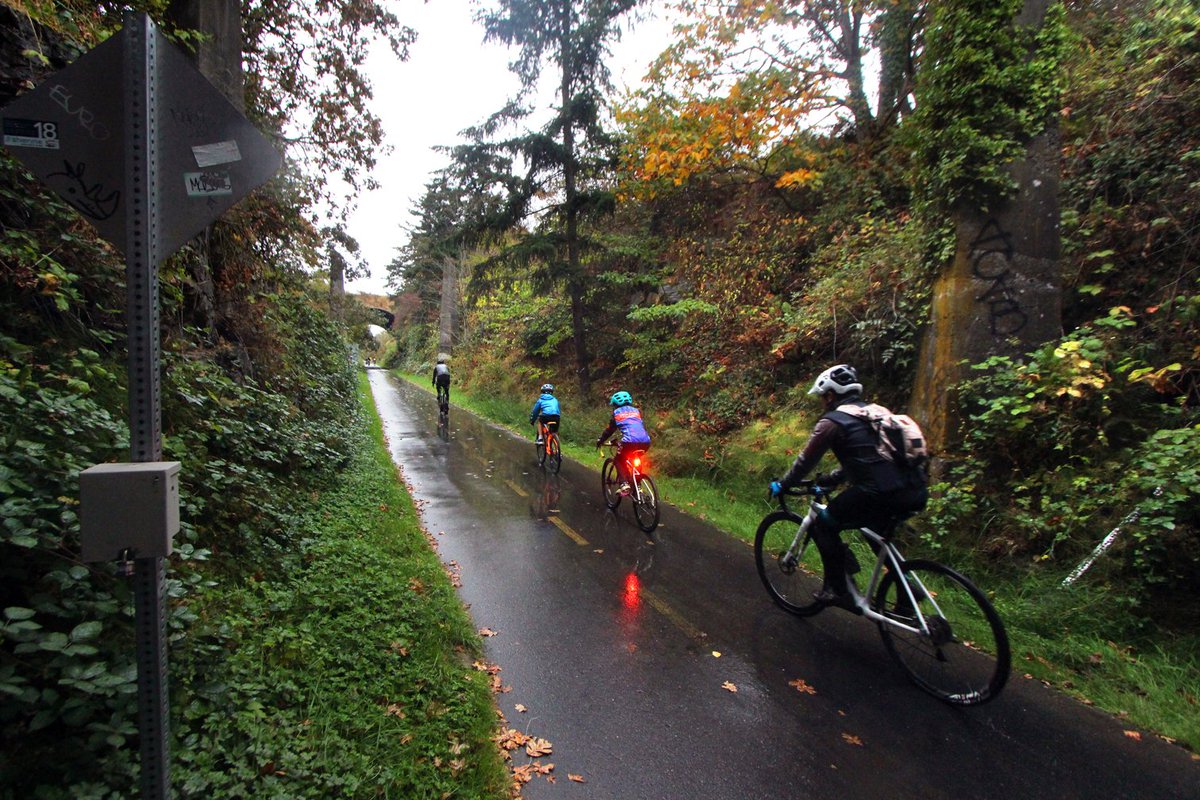 420_Bike_Life's tweet photo. If not a #BikeBus ...is this a #BikeShuttle?
Caregiver rides youth home from school
...in the rain; without melting like sugar!
Kids enjoy active transportation π
#cycling #Lochside #Saanich @crd_bc https://t.co/hfXoPvHnUw