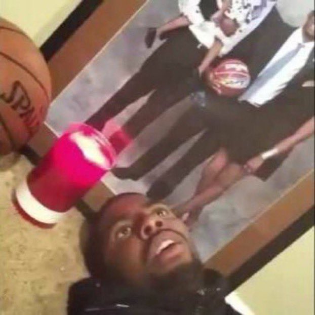 Juan2oh9's tweet photo. @HoesLuvTravis said every dude boutta hit a 3/10 https://t.co/mKAK1u5N7M