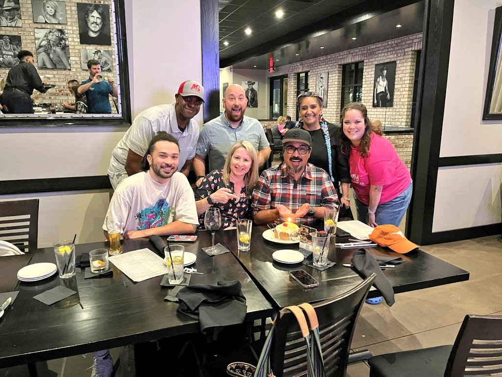 MrsTGonzalez's tweet image. Team ❤️ #Adobeaeducreative
#BetterTogether @AdobeExpress #BirthdayTradition ✅️😝