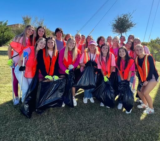 jsutton_button's tweet photo. Argyle PALS doing what they do best- serving others! These kids are awesomeness! ❤️😀🦅#wearefamily ⁦@ArgyleHighTX⁩ https://t.co/iPcYodQceY
