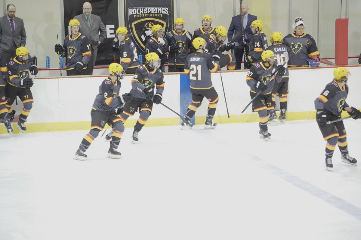 Wyo4News's tweet photo. #hockey 
Rock Springs Prospectors took on the Vernal Oilers tonight at Family Rec Center in Rock Springs.  
Exciting action on the ice tonight.  
🎿GO PROSPECTORS!!🎿
[Wyo4news Photos]
@RSprospectors https://t.co/1FeSFBEaqx