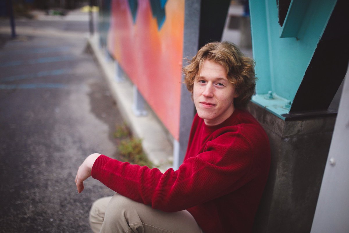 PMHSLitandLearn's tweet photo. Erick. Or Fred. Or Frederick. #sheehanigans #seniorpicseason https://t.co/GIjGozb1Gr