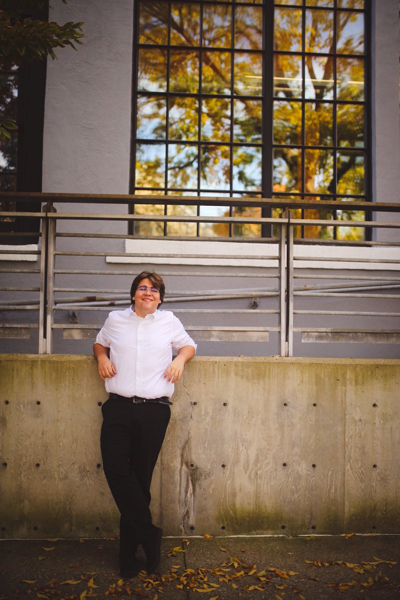 PMHSLitandLearn's tweet photo. Ezra. #sheehanigans #seniorpicseason https://t.co/chr4w6MYMZ