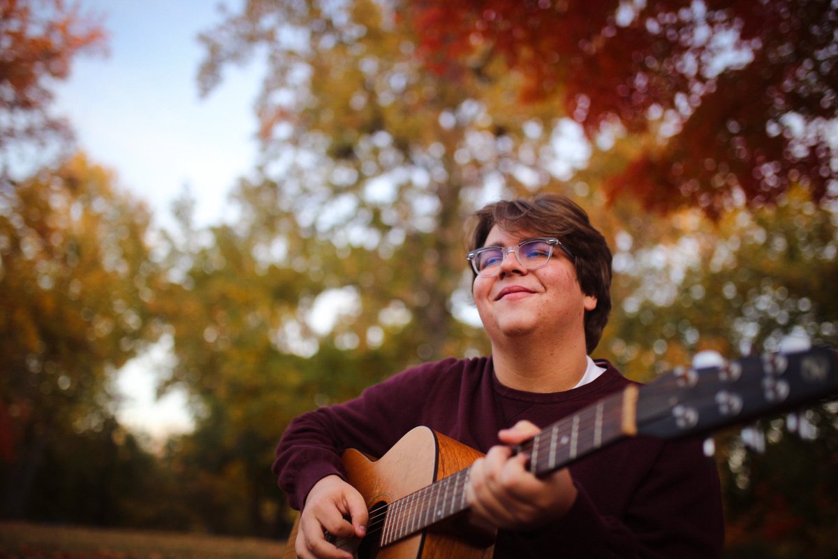 PMHSLitandLearn's tweet photo. Ezra. #sheehanigans #seniorpicseason https://t.co/chr4w6MYMZ