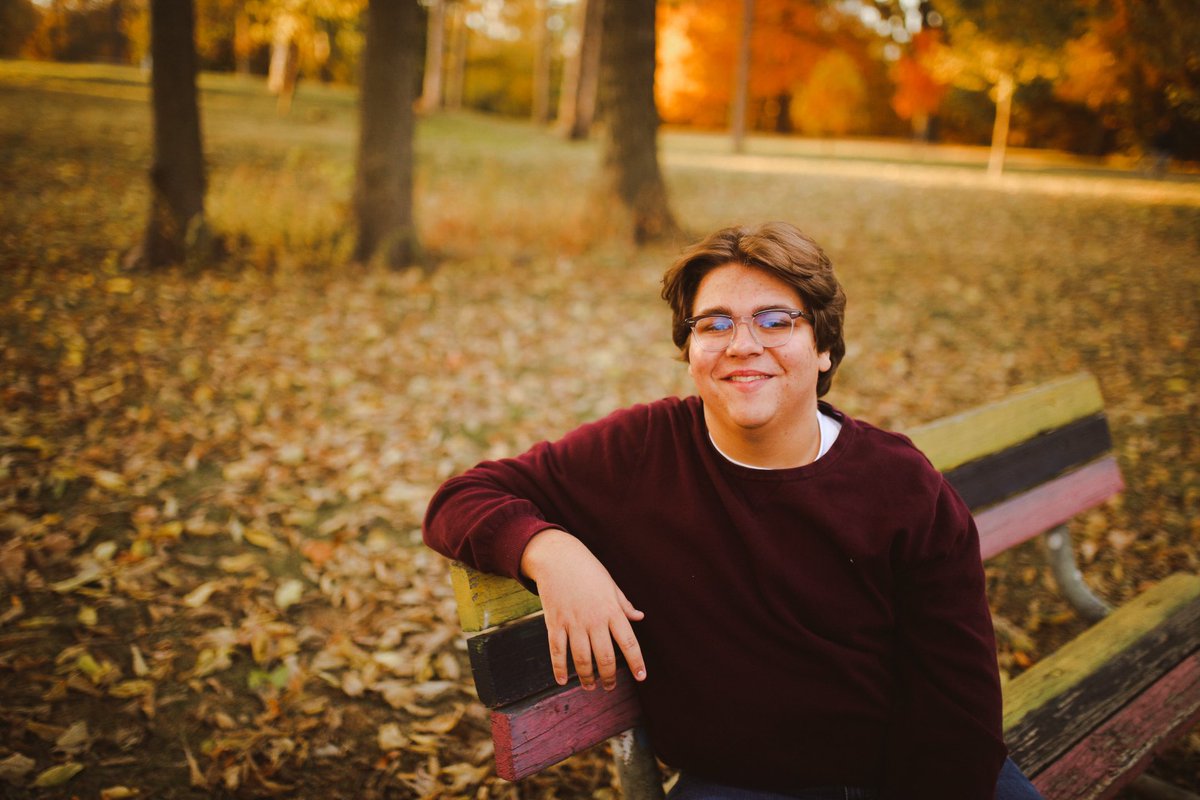 PMHSLitandLearn's tweet photo. Ezra. #sheehanigans #seniorpicseason https://t.co/chr4w6MYMZ