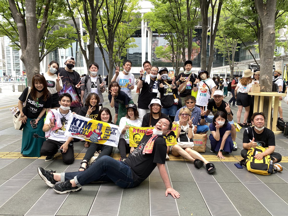 KTMCIRCLEGOGO's tweet photo. 今日横アリ参戦している方で集合写真撮ります❗️

16時頃に横アリの会場の広場で撮影予定です😄✨

写真は埼玉の時🙆‍♂️

#リツイートお願いします 
#ktmサークル https://t.co/Jpv1sdevCk