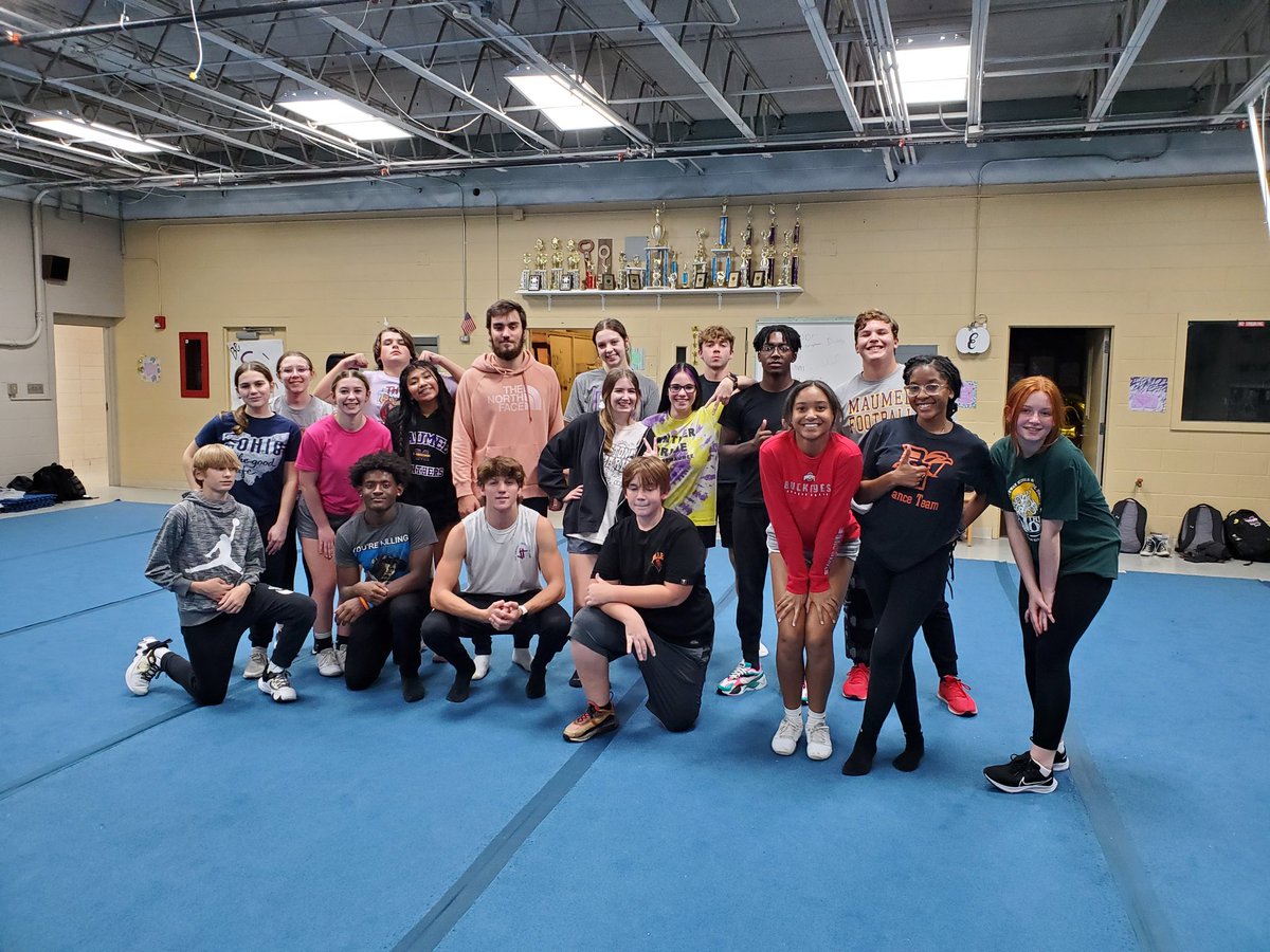 MaumeeDance's tweet photo. 🏈⭐️DANCE &amp; FOOTBALL!!⭐️🏈 Thank you to our football players who danced with us at the Pep Rally today!! They stayed for an hour after their own 2.5 hour football practice to learn it on Tuesday!! TEAMWORK!!🐾 #WeAreMaumee #TeamSpiritInSports #PantherFamily #LetsDance #MDTwork https://t.co/lWDrCXSvWP