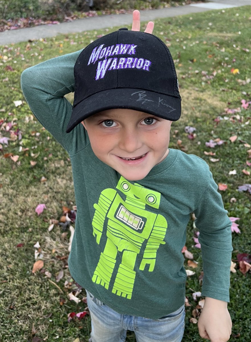 ChloeGreatClips's tweet image. My neighbor boy is loving his GC Convention souvenir I brought home for him! #greatclips #mohawkwarrior @BryceKenny