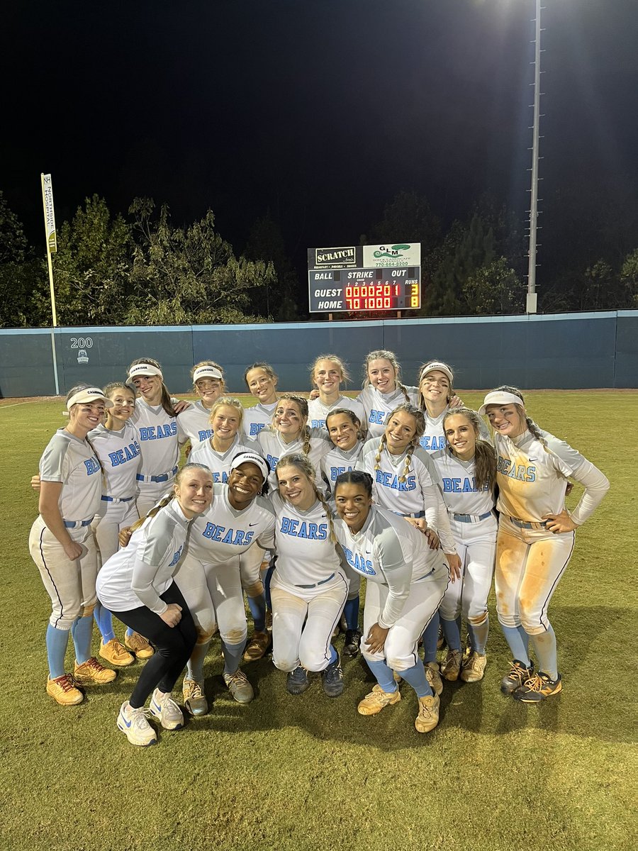 CambridgeLBFP's tweet photo. Columbus bound!  So proud of this amazing group of girls.  Gritty, resilient and determined! Let’s keep rolling!  @Cambridge_AD https://t.co/X0K8F92Sm2