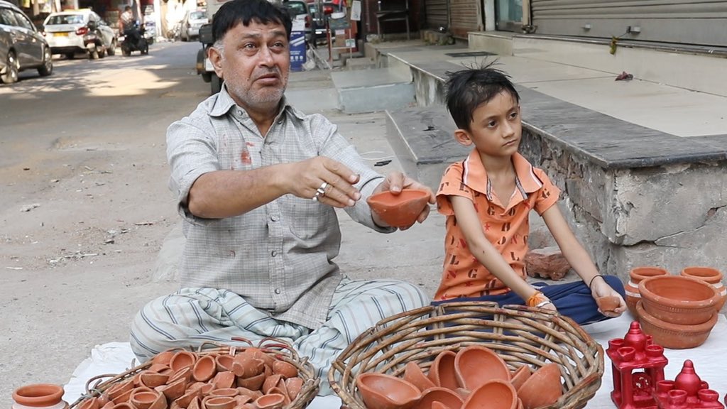 Fahad_Journo's tweet photo. बना कर दिये मिट्टी के, जरा सी आस पाली है,
मेरी मेहनत खरीदो यारों, मेरे घर भी दीवाली है।

https://t.co/8oG8nr0luK https://t.co/jhWkh3PmPA
